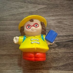 Fischer Price LITTLE PEOPLE MAGGIE Figure 2001 Raincoat Glasses Text Book School